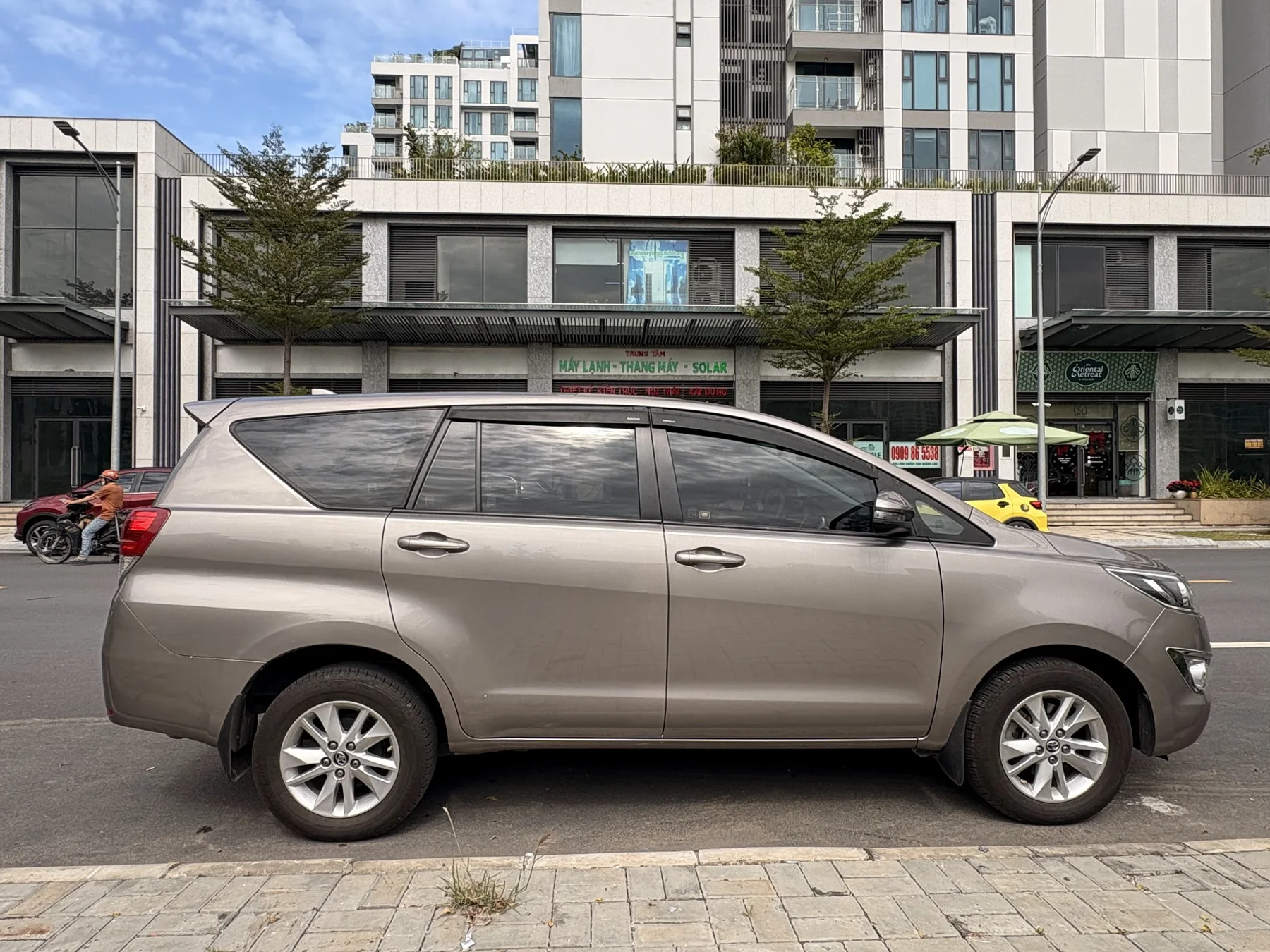 OG Saigon Toyota Innova G private vehicle
